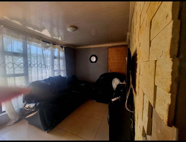 2 BEDROOM HOUSE FOR SALE IN UMHLATHUZE